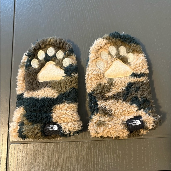 The North Face Infant Fleece Mittens - Black and Tan - Picture 1 of 3